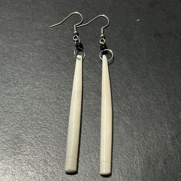 NWOT African Bone Dangling Round Carved Earrings - Picture 2 of 5